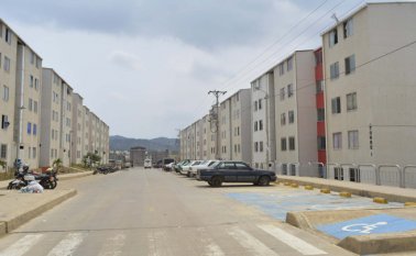 En total, el Ministerio de Vivienda revocó 66 viviendas gratis en 14 departamentos del país. Archivo La Opinión