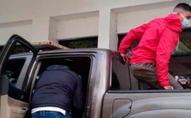 Los oficiales de la Policía optaron por trasladar a las mujeres en una unidad patrullera al Hospital Central de San Cristóbal. Cortesía