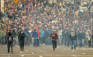 Protesta por el alza en los precios del combustible. AFP