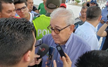 Jairo Yáñez estuvo en el parque Santander antes de su posesión. Obando