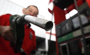 el galón de gasolina empieza el año en Cali en $9.718, $29 menos que en diciembre. En Bogotá, de $9.702; en Medellín, de $9.640; y en Barranquilla, de $9.404; según las tarifas del Ministerio de Minas y Energía. Colprensa