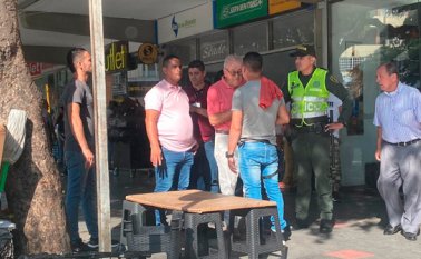 Alcalde de Cúcuta en diálogo con los vendedores ambulantes de la calle 10. Jhon Jairo Jácome