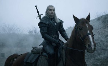 Gerald de Rivia es interpretado por Henry Cavill.  Internet