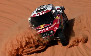 Stéphane Peterhansel ganó su segunda etapa en el Dakar-2020, pero no pudo destronar al español Carlos Sainz del liderato. AFP