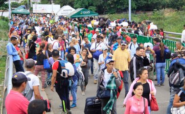 Por el puente internacional Simón Bolívar se registró el masivo ingreso de venezolanos por Norte de Santander. En los últimos tres días, solo por este paso fronterizo, han entrado 47.000 inmigrantes, según Migración Colombia. Archivo