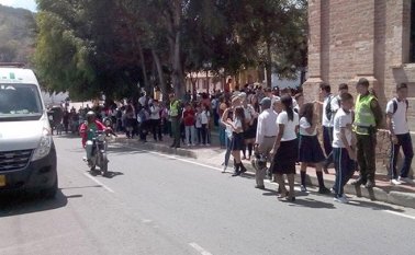 Los padres de familia recorren a diario las instituciones educativas de Ocaña en busca de un cupo escolar para sus hijos. Archivo La Opinión