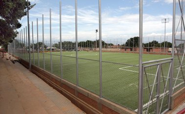 La cancha Maracaná fue transformada en un moderno estadio, con graderías, camerinos e iluminación, y en mes y medio abrirá las puertas a la comunidad de Belén. Mario Caicedo/La Opinión