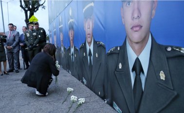 Con un minuto de silencio, a las 9:30 de la mañana hora en la que ocurrió el atentado hace un año, sellaron lo que fue la conmemoración de un año de perpetrado el atentado. Colprensa