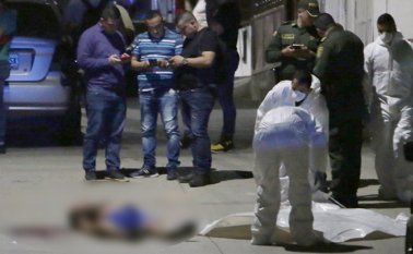 Minutos después, la Brigada Interinstitucional Contra Homicidios (Brinho) practicó la inspección técnica y el levantamiento del cadáver. César Obando/La Opinión