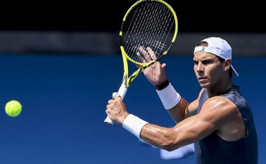 Nadal, El número uno, tiene la primera oportunidad para igualar los 20 grandes de Federer, y Djokovic, con 16, irrumpe otra vez en Melbourne como favorito. AFP/La Opinión