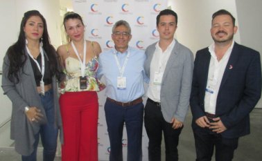 Alexandra Cristancho y Giovana Guerrero, presidenta y directora de la Cámara Colombiana de la Confección y Afines, capítulo Norte de Santander; Saúl Pineda, viceministro de Desarrollo Empresarial; Camilo Rodríguez, presidente nacional de la Cámara Colombiana de la Confección y Afines; y Héctor Santaella, presidente ejecutivo de la Cámara de Comercio de Cúcuta. Gerson Correa