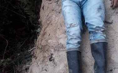 El joven portaba botas pantaneras negras. Cortesía