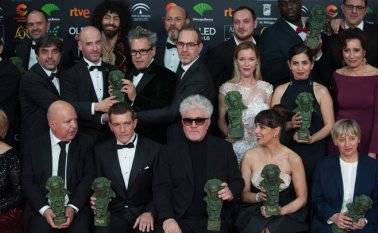 La noche fue redonda para el aclamado director manchego, que irá a los Óscar, el 9 de febrero, con dos nominaciones: mejor película internacional y mejor actor, para Banderas. AFP