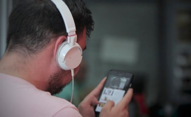 Claro es la compañía que lidera el mercado de internet móvil, con 15,1 millones de usuarios; seguida de Movistar, con 6,59 millones y Tigo, con 3,94 millones. Colprensa