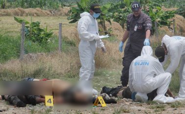 En Banco de Arena, cuatro cadáveres estaban tendidos uno sobre otro, semidesnudos y con múltiples impactos de bala en la cabeza y diferentes partes del cuerpo. Hecho, septiembre de 2019.
Archivo La Opinión