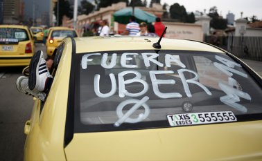 En Colombia se ha generado un fuerte debate a raíz de la decisión de la Superintendencia de Industria y Comercio (SIC) de suspender la aplicación de Uber. Desde el gremio de taxistas se han mostrado satisfechos por la medida. Colprensa