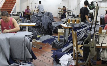 El gremio que representa el sector moda en la región, Corpomoda, también se manifestó contra la decisión de la Corte Constitucional, la medida afectaría la generación de empleo y la producción de confecciones y similares. Archivo La Opinión