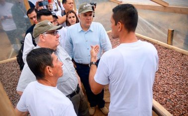 El empresarios Howard Buffet visitó esta semana La Gabarra en compañía del presidente de Colombia, Iván Duque. Presidencia