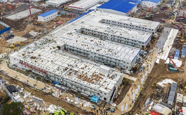 Este hospital recibió ayer a sus primeros 50 pacientes. AFP