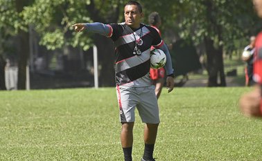 Jairo ‘el viejo’ patiño, técnico del Cúcuta Deportivo, ya cuenta con Andrés Escobar y espera la documentación del extremo Hernán Burbano. Juan Pablo Bayona