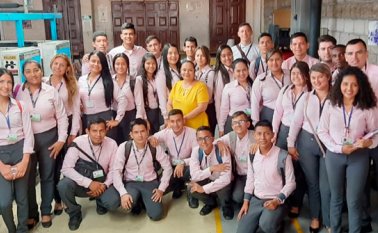 Los aprendices posaron en la rotativa de La Opinión. La Opinión