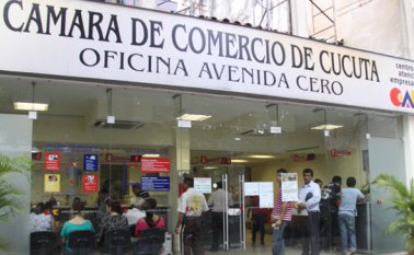La Junta Directiva de la Cámara de Comercio aprobó, el 19 de diciembre, cambios en el perfil y el salario del presidente ejecutivo, lo que ha causado polémica y divisiones entre sus miembros. Archivo La Opinión