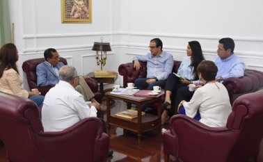En la reunión entre directivos de la Universidad Simón Bolívar y el gobernador de Norte de Santander, Silvano Serrano, se acordó trabajar articuladamente para fortalecer la educación superior, la innovación y el emprendimiento regional. Cortesía