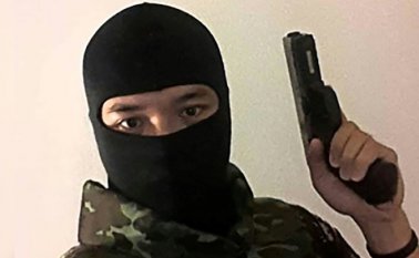 Medios locales informaron que el atacante se hizo con varias armas de un arsenal del ejército antes de llevar a cabo su matanza en el centro comercial de la ciudad. AFP