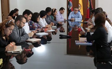 En la Gobernación se hizo la primera mesa técnica sobre la ZESE, en ella participaron las cámaras de comercio de Cúcuta, Pamplona y Ocaña, los gremios, la alcaldía de Cúcuta, las universidades, entre otros.
Cortesía