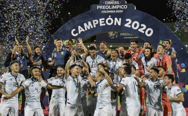 Argentina se aseguró su presencia en los juegos Olímpicos de Tokio 2020 tras coronarse campeón del cuadrangular final del Preolímpico sudamericano pese a la derrota en la tercera fecha ante Brasil.
AFP