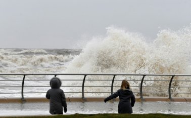 En términos de territorios afectados podría tratarse de la mayor tormenta del siglo, según la oficina meteorológica británica Met.
AFP