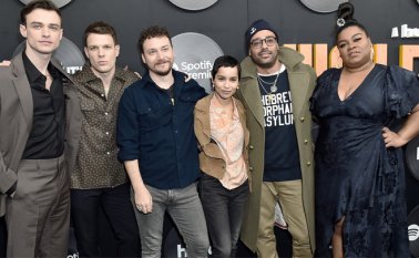 Thomas Doherty, Jake Lacy, David Holmes, Zoe Kravitz, Rainbow Sun Francks y Da’Vine Joy Randolph asistieron al estreno de Hulu “High Fidelity” en Nueva York en Metrograph en Nueva York . AFP