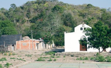 Dos décadas no han sido suficientes para que El Salado (Bolívar) logre recuperarse de la masacre que apagó sueños e ilusiones en esta población colombiana.