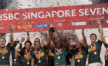 Los jugadores de rugby de Sudáfrica celebran después de ganar el partido final de la Copa Singapur Rugby Sevens en 2019. Archivo
