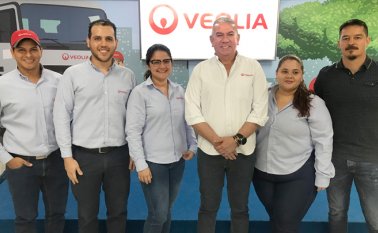 Jonathan Mendoza, Diego Monsalve, jefe prensa; Kelly Santos, gerente operativa; Pedro García, gerente general de Veolia; Ana María Briceño y Nelson Torres, gerente comercial. Celmira Figueroa