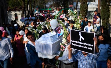 Funeral de Fátima en Tulyehualco, al sureste de Ciudad de México. AFP