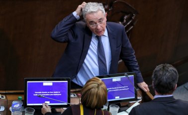 El expresidente y senador Álvaro Uribe Vélez fue señalado por Abad Giraldo Arias, conocido como el Indio, de presuntamente estar implicado en la masacre de la vereda Cañaveral (Antioquia).
 Colprensa