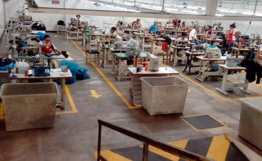 La polémica por los aranceles a las importaciones de confecciones continúa. El gremio defiende que sin aranceles se desproteje la industria y el empleo nacional. Cortesía