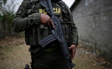 El Defensor del Pueblo, Carlos Alfonso Negret recorrió las calles del municipio antioqueño donde se disputan el terrotorio 'los Caparrapos' y el 'Clan del Golfo'. Allí sus habitantes denunciaron reclutamiento de menores y desplazamiento forzado.  Colprensa