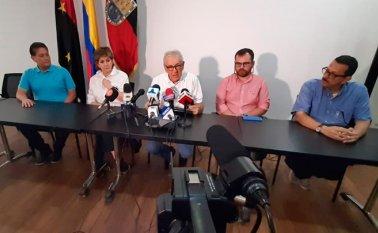 El alcalde de Cúcuta, Jairo Yáñez, ofreció una rueda de prensa. Lo acompañaron, el jefe jurídico de la Alcaldía, Francisco Ovalles; la secretaria general, María Leonor Villamizar; el secretario de Gobierno, Francisco Cuadros; y el abogado Martín Santos. Cortesía para La Opinión