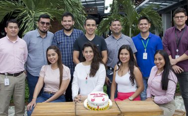 Yesid Casadiegos, Lauro Basto, Omar Pinzón, Juan Camilo Patiño, Hernando González, Yeimar Quintanilla y Diego Rodríguez. Sentados: Gabriela Barriga, Andrea Suárez, Judith Álvarez y Yeimy Jiménez. Estévez La Opinión