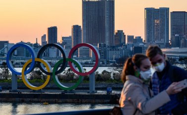 Por el momento, el COI insiste en que la posibilidad de la cancelación no está encima de la mesa, pese a la oleada de eventos deportivos aplazados o anulados en las últimas semanas.
AFP