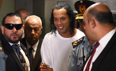 Ronaldinho fue detenido el viernes en un hotel cinco estrellas de Asunción. AFP