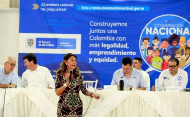 Ante la ausencia del presidente Iván Duque, la vicepresidenta Marta Lucía Ramírez lideró la sesión regional número 11 de la llamada Conversación Nacional. La acompañan en la mesa, el alcalde de Cúcuta, Jairo Yáñez; el director de la Presidencia de la República, Diego Molano; el gerente de la frontera, Felipe Muñoz; y el gobernador de Norte de Santander, Silvano Serrano. Mario Caicedo