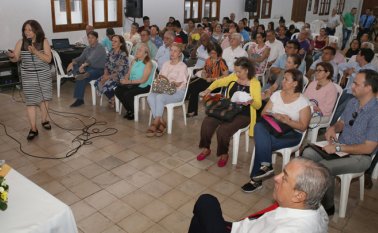 La experta fue invitada por la Fundación Cultural El Cinco a las Cinco.
 César Obando