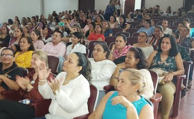 La Alcaldía de Cúcuta programó una actividad en el Teatro Municipal, con la cual reconoció la labor de todas sus trabajadoras, recordando la lucha histórica de las mujeres por la defensa de sus derechos humanos. Alcaldía de Cúcuta