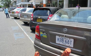 Vehículos con placas venezolanas.  Colprensa