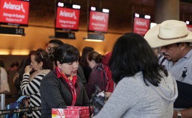 Avianca no se precisó en cuáles rutas se aplicarán los ajustes y si la idea es tener menos aeronaves en operación. Colprensa