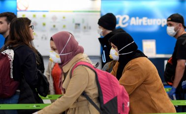 La medida permite al gobierno limitar la circulación de personas y requisar todo tipo de bienes. España es el segundo país más castigado de Europa por el COVID-19, sólo por detrás de Italia. AFP