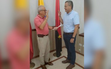 El alcalde de Cúcuta, Jairo Yáñez, tomó posesión, ayer, como nuevo gerente de la EIS a José Antonio Lizarazo. Cortesía